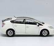 Toyota Prius (white) 1/18