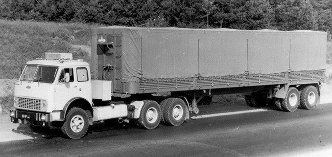 Конверсия МАЗ-515А седельный тягач 6х4 (голубой)