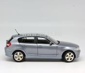 BMW 1 (2004) серебристая