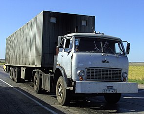 MAZ-504 (tractor-trailer) crop.jpg