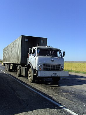 MAZ-504 (tractor-trailer).jpg